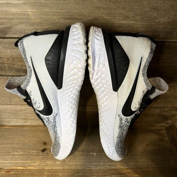Womens Nike Epic React Flyknit 2 Pure White Platinum Running Shoes Size 7 M GUC - Picture 4 of 8
